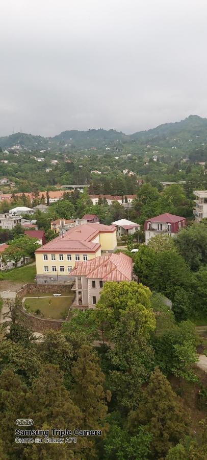 Студия Радуга У Моря Колхида 巴统 外观 照片